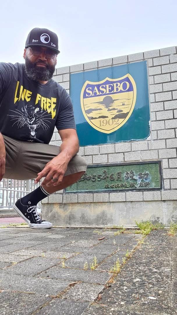 "Live Free Tee" (Oversized fit/Black) The Drapery